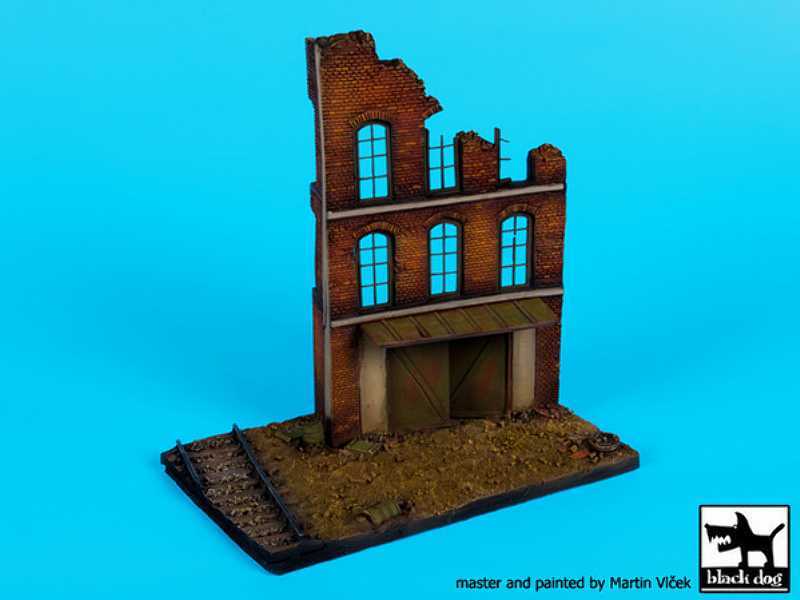 Ruined Factory With Railroad Base - zdjęcie 1 Ruined Factory With Railroad Base - zdjęcie 1
