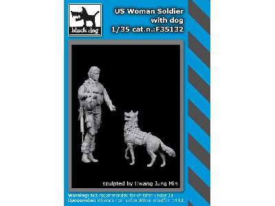 US Woman Soldier With Dog - zdjęcie 3