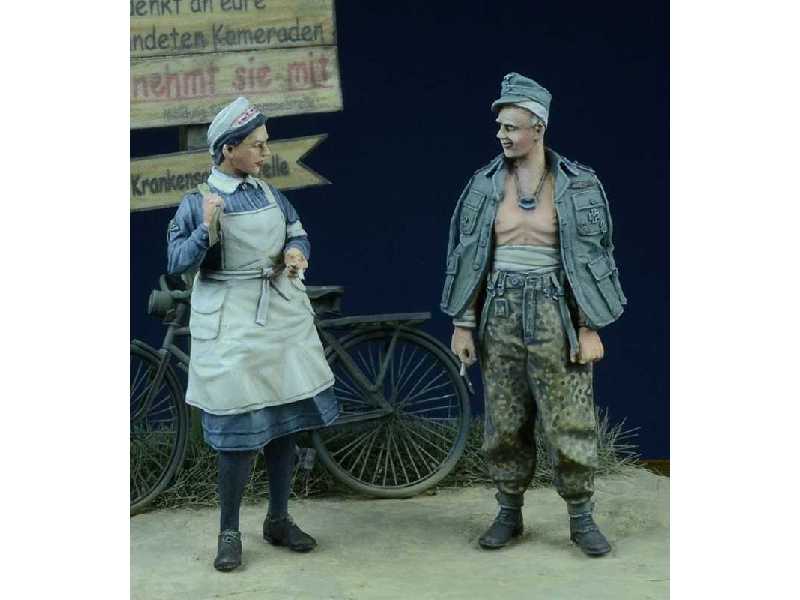 German Nurse And Wounded 1942-45 - zdjęcie 1