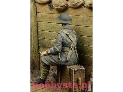 I W.Ś. British Infantryman Sitting On A Case - zdjęcie 4