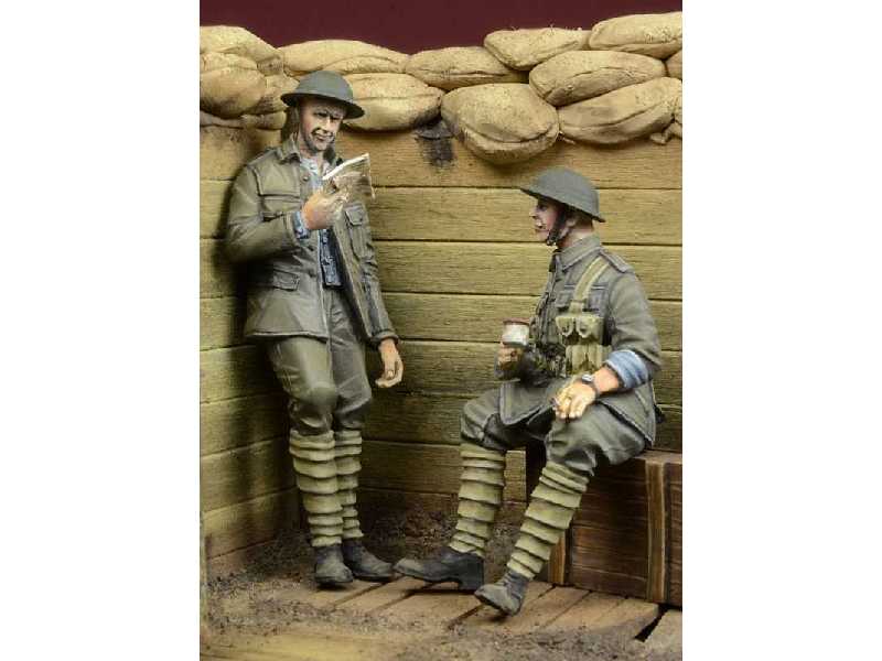 In A Trench - I W.Ś. British Infantry At Rest - zdjęcie 1