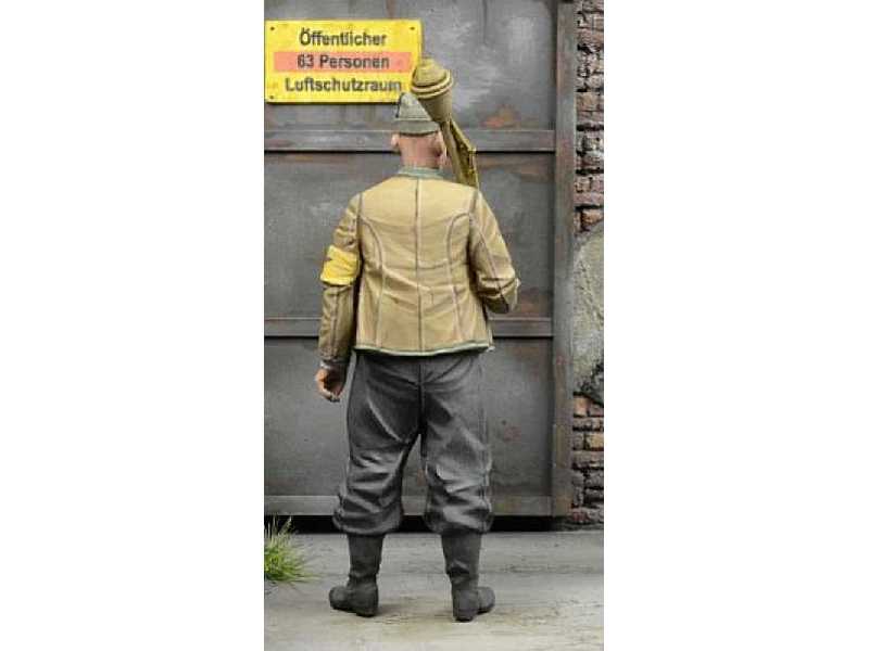 Volkssturmman Beer Belly, Germany 1945 - zdjęcie 1 Volkssturmman Beer Belly, Germany 1945 - zdjęcie 1