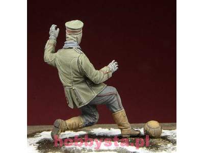 I W.Ś. German Infantryman Playing Football - zdjęcie 3