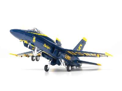 McDonnell Douglas F/A-18A Hornet Blue Angels - zdjęcie 2