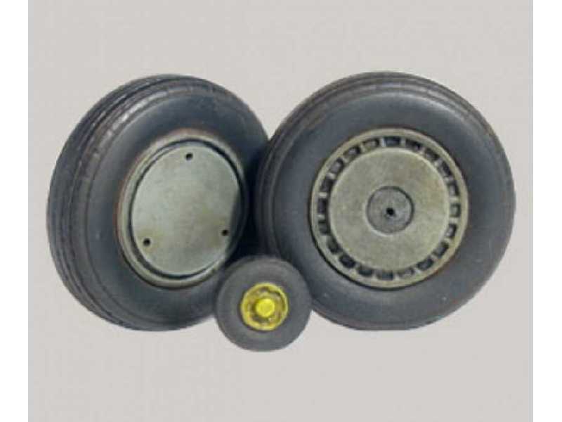 Resin Wheels To P-47 Thunderbolt - zdjęcie 1