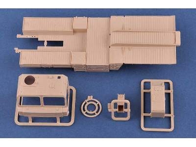 Ciągnik BAZ-64022 z systemem p-lotniczym 5P85TE2 TEL S-400  - zdjęcie 9