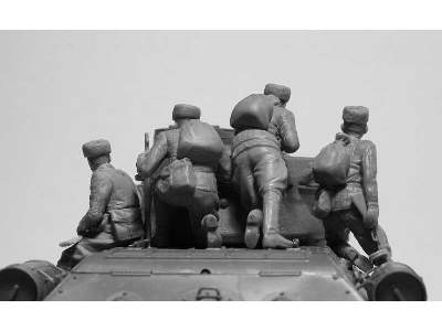 T-34-85 czołg radziecki z figurkami - zdjęcie 9
