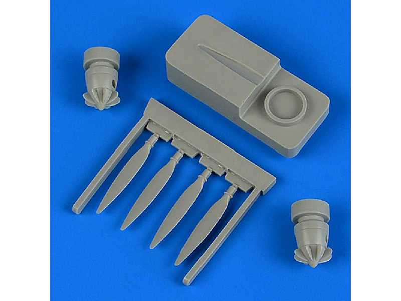 Fw 189 propellers w/tool - ICM - zdjęcie 1 Fw 189 propellers w/tool - ICM - zdjęcie 1