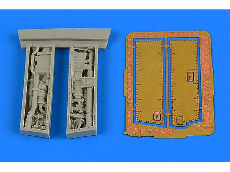 F-4J Phantom II electronic bay - Academy - zdjęcie 1
