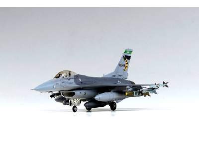 General Dynamics F-16C ANG - zdjęcie 1