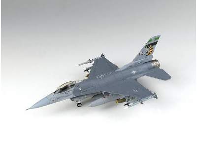 General Dynamics F-16C ANG - zdjęcie 2