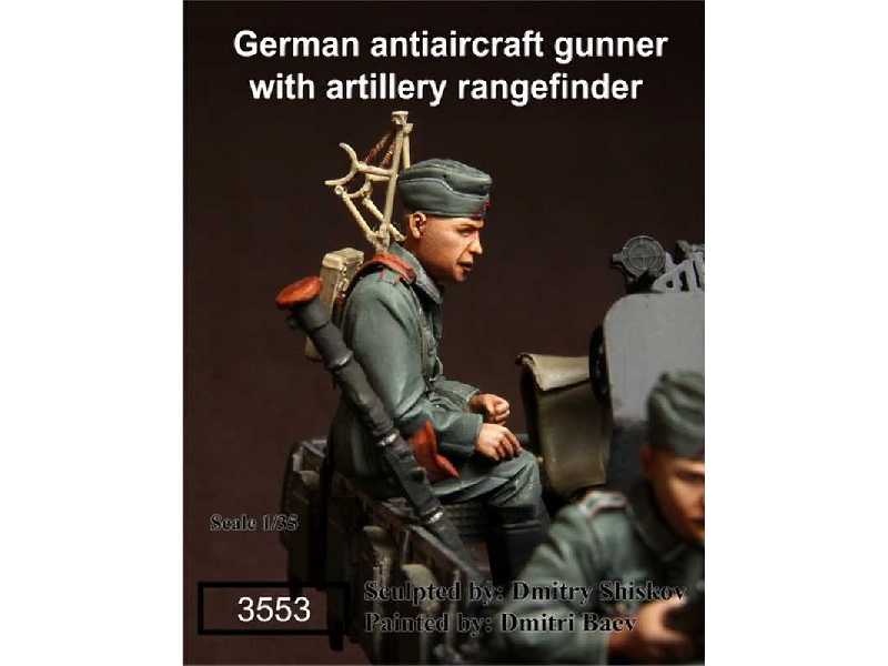 German Antiaircraft Gunner With Artillery Rangefinder - zdjęcie 1