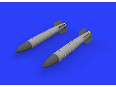 B43-0 Nuclear Weapon w/  SC43-4/ -7 tail assembly 1/72 - zdjęcie 1