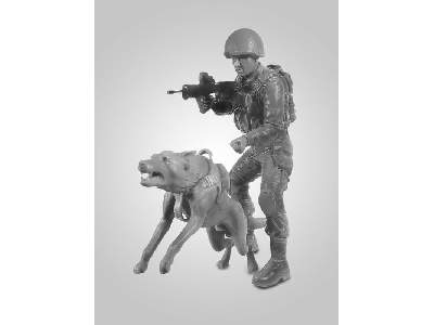 Członek izraelskiego oddziału specjalnego OKETZ z psem - zdjęcie 5