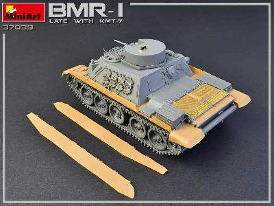BMR-1 późny z trałem KMT-7 pojazd rozminowania pola walki - zdjęcie 78