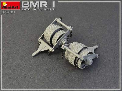 BMR-1 późny z trałem KMT-7 pojazd rozminowania pola walki - zdjęcie 85