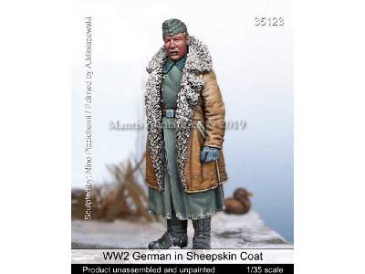 WW2 German In Sheepskin Coat - zdjęcie 1