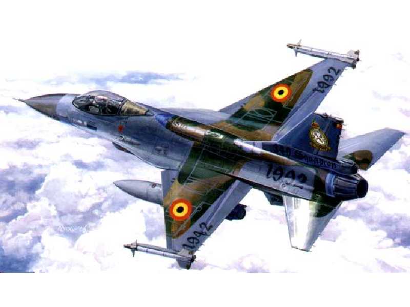 Lockheed Martin F-16A Block 52 Spitfire Falcon - zdjęcie 1 Lockheed Martin F-16A Block 52 Spitfire Falcon - zdjęcie 1