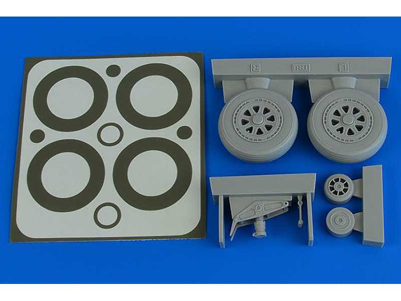 A1H Skyraider wheels & paint masks - Trumpeter - zdjęcie 1 A1H Skyraider wheels & paint masks - Trumpeter - zdjęcie 1