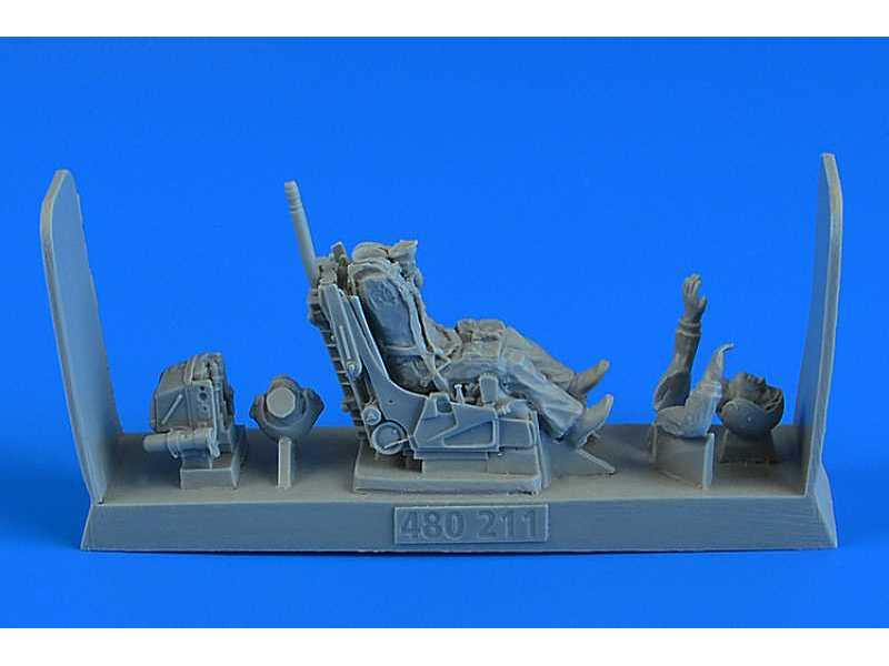 Soviet Fighter Pilot with ej. Seat for Su-27 Flanker (early, lat - zdjęcie 1 Soviet Fighter Pilot with ej. Seat for Su-27 Flanker (early, lat - zdjęcie 1