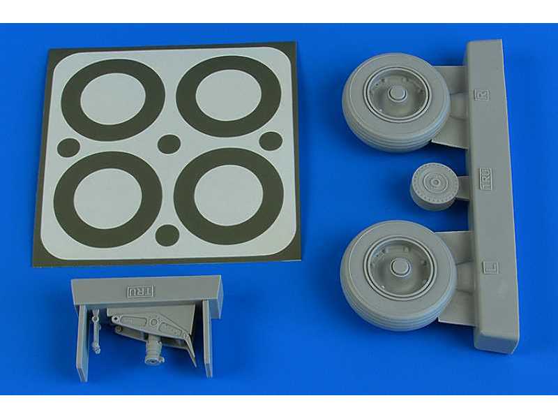 A-1J Skyraider wheels & paint masks - Trumpeter - zdjęcie 1 A-1J Skyraider wheels & paint masks - Trumpeter - zdjęcie 1