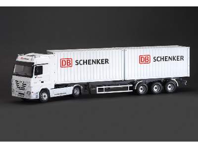 Ciągnik Actros z naczepą i kontenerami 2x20' Schenker - zdjęcie 1