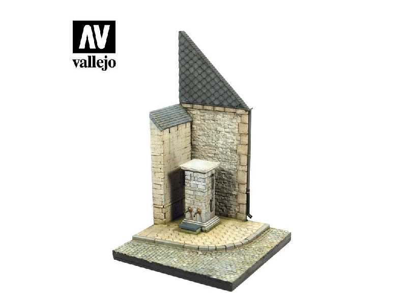 Street Corner With Waterpump Normandy 15,5x15,5cm - zdjęcie 1 Street Corner With Waterpump Normandy 15,5x15,5cm - zdjęcie 1