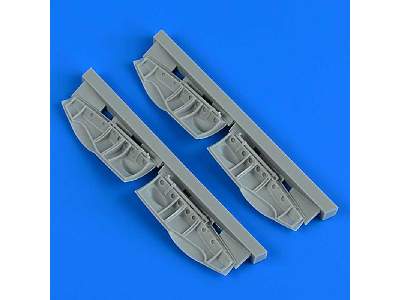 Bristol Beaufighter undercarriage covers - Revell - zdjęcie 1