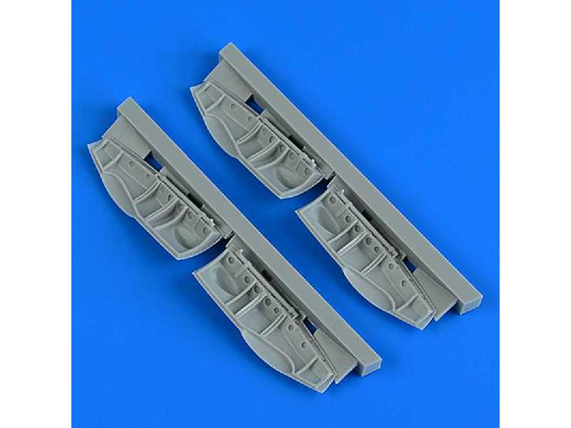 Bristol Beaufighter undercarriage covers - Revell - zdjęcie 1