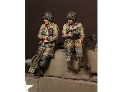 1 Lieutenant  And Sergeant 101st Airborne Division On Sherman - zdjęcie 1