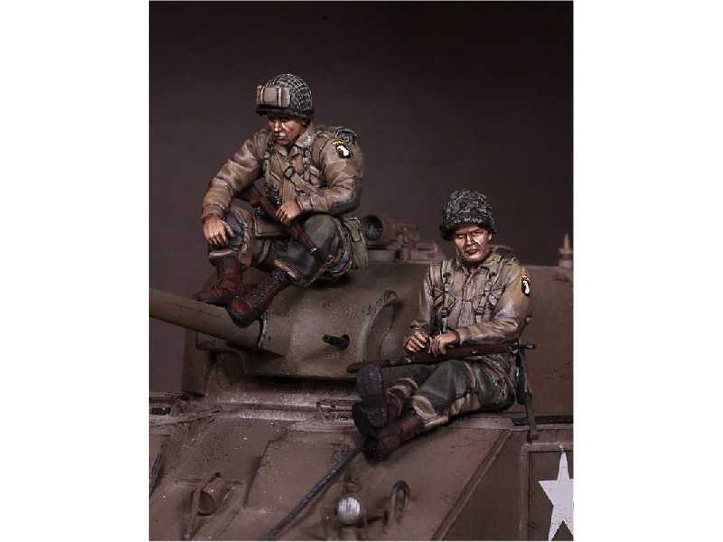 U.S. Army Airbornes On Sherman - zdjęcie 1 U.S. Army Airbornes On Sherman - zdjęcie 1
