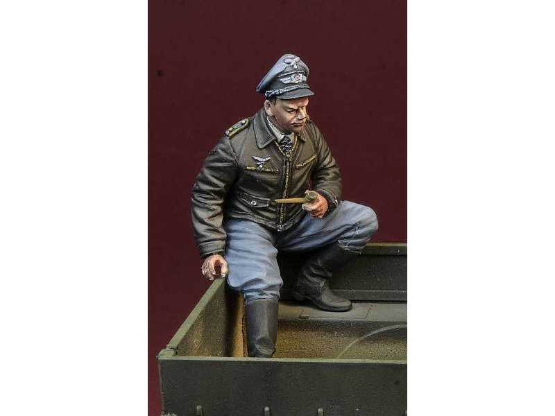 WWii Luftwaffe Fighter Pilot Sitting - zdjęcie 1