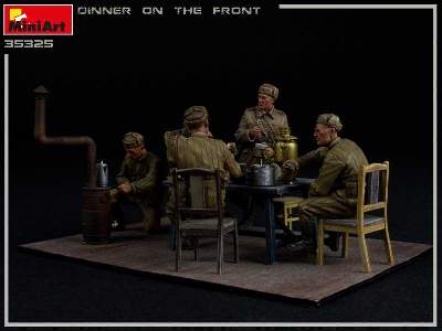 Żołnierze radzieccy - obiad na froncie - zdjęcie 16
