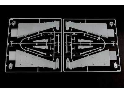 Suchoj Su-25UB Frogfoot B - zdjęcie 11