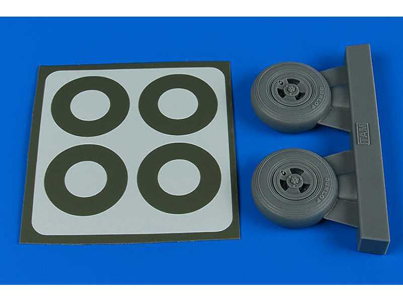 Spitfire Mk.IX wheels (3-spoke) & paint masks - Tamiya - zdjęcie 1 Spitfire Mk.IX wheels (3-spoke) & paint masks - Tamiya - zdjęcie 1