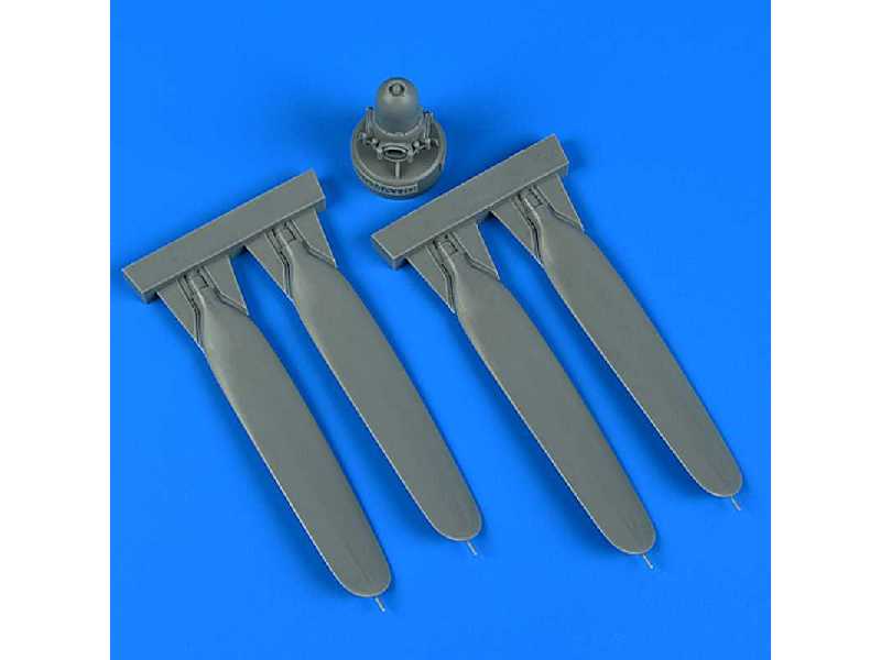 P-47 Thunderbolt propeller Hamilton Standart - Hasegawa - zdjęcie 1 P-47 Thunderbolt propeller Hamilton Standart - Hasegawa - zdjęcie 1