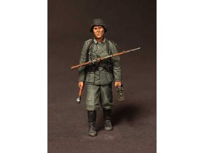 The German Infantryman On March. 1939-42 - zdjęcie 2