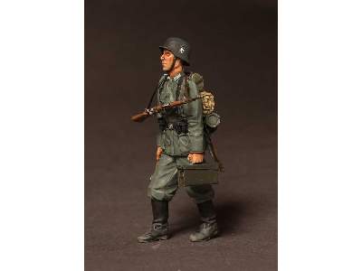 The German Infantryman On March. 1939-42 - zdjęcie 3