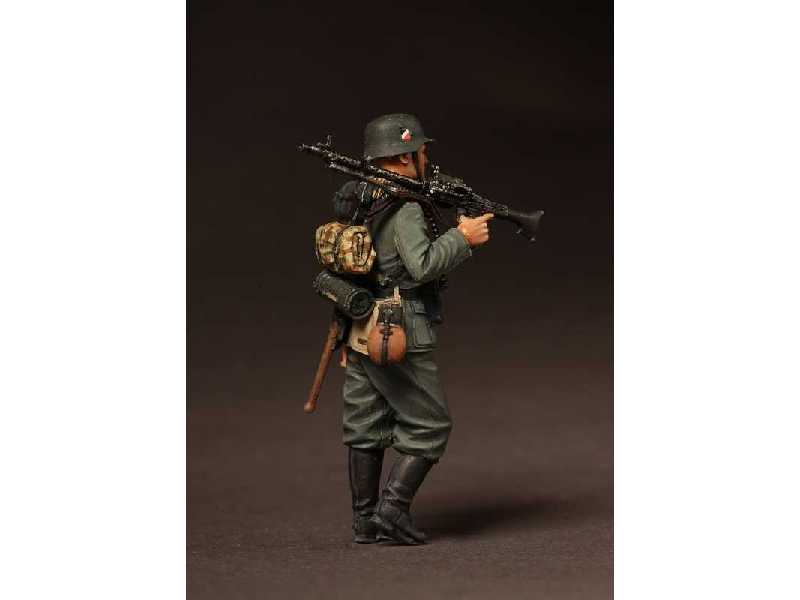 The German Machine Gunner On March. - zdjęcie 1 The German Machine Gunner On March. - zdjęcie 1