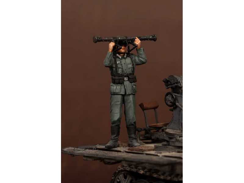 German Antiaircraft Gunner With Artillery Rangefinder - zdjęcie 1 German Antiaircraft Gunner With Artillery Rangefinder - zdjęcie 1