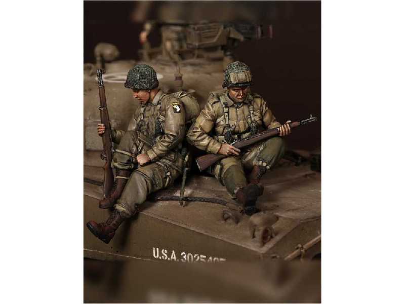 U.S. Army Airbornes On Sherman - zdjęcie 1 U.S. Army Airbornes On Sherman - zdjęcie 1