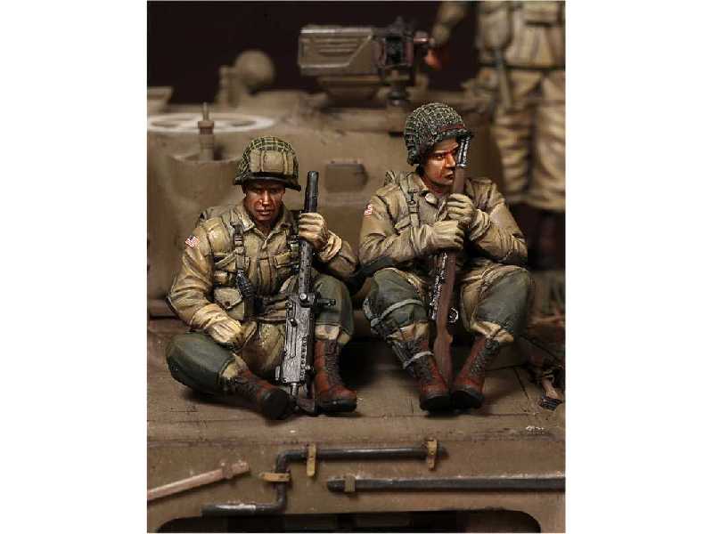 U.S. Army Airborne Machine Gunner 30 Caliber Team On Sherman - zdjęcie 1 U.S. Army Airborne Machine Gunner 30 Caliber Team On Sherman - zdjęcie 1