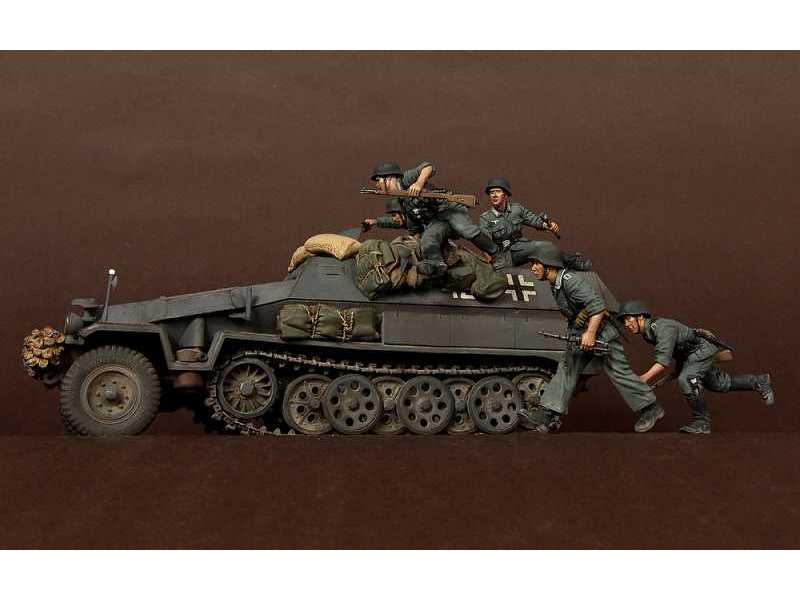 German Panzergrenadiers In  Battle. WW Ii 5 Figures Set - zdjęcie 1