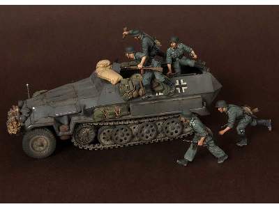 German Panzergrenadiers In  Battle. WW Ii 5 Figures Set - zdjęcie 2