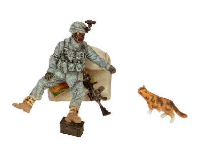 American Soldier With Cat - zdjęcie 1