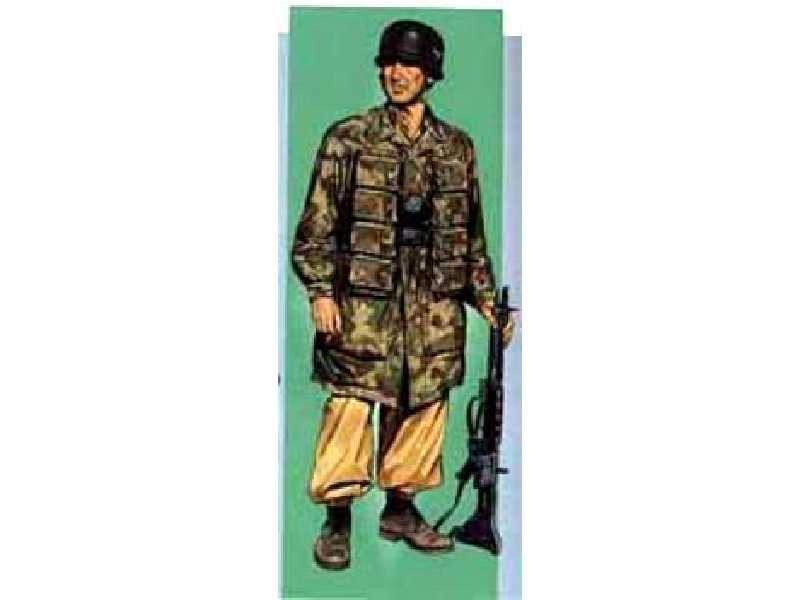 Figurka FALLSCHIRMJAGER (GRAN SASSO RESCUE 1943) - zdjęcie 1 Figurka FALLSCHIRMJAGER (GRAN SASSO RESCUE 1943) - zdjęcie 1