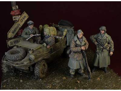 Waffen SS Big Set, Ardennes 1944, 4 Figures + Schwimmwagen Acces - zdjęcie 3