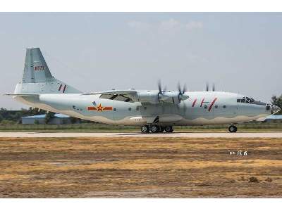 Shaanxi Y-8 (An-12) - chiński samolot transportowy - zdjęcie 1