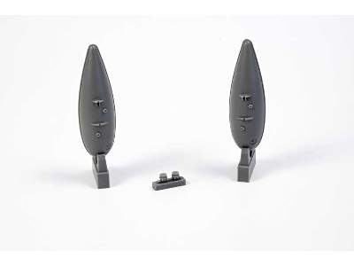 P-51d Mustang Metal Drop Tanl W/ Jutting Filler Neck (2 Pcs) - zdjęcie 1