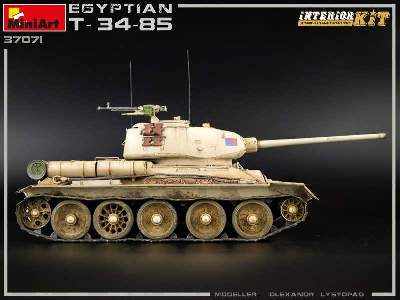 Egipski T-34/85 - model z wnętrzem - zdjęcie 55
